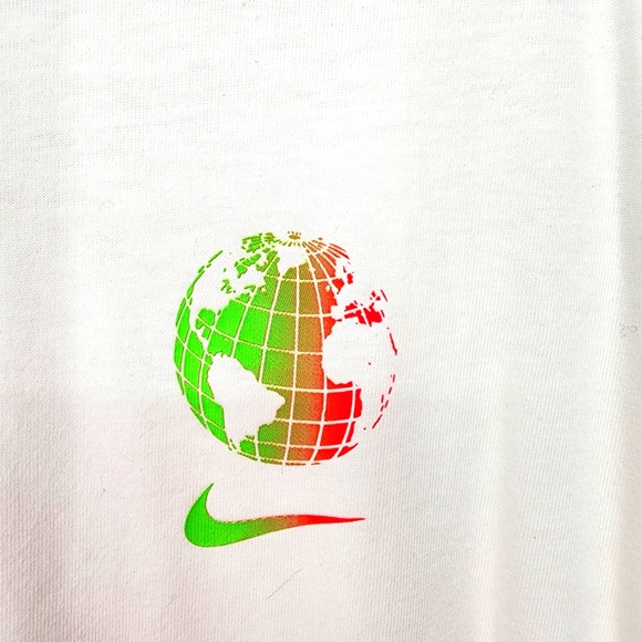 Nike T Shirt. Size L - Picture 3 of 9